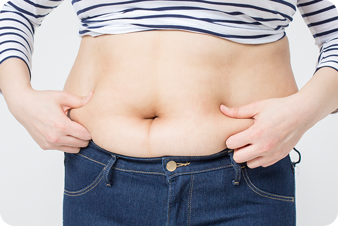 뱃살 집는 사진